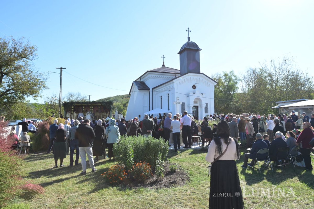 Bucurie duhovnicească într-o comunitate prahoveană 375077