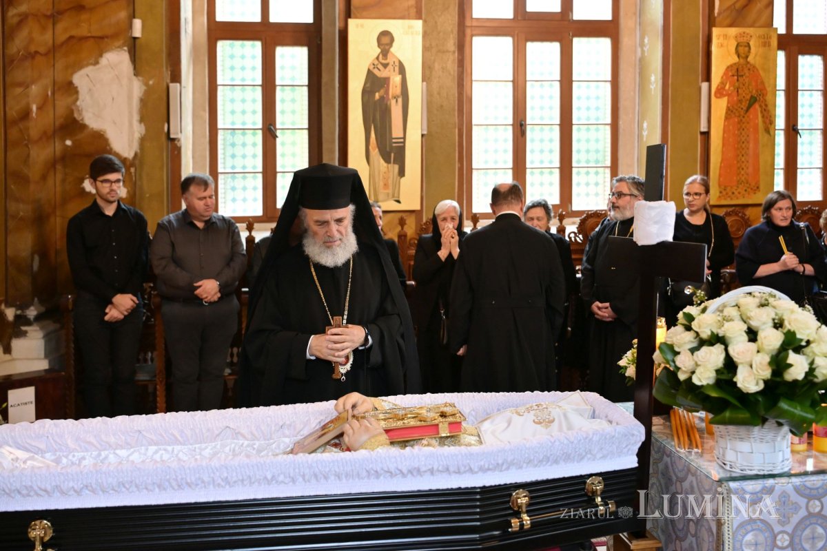Slujba Stâlpilor pentru părintele profesor Nicu Moldoveanu 375270