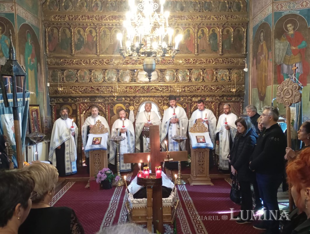 Sobor de slujitori la Slujba Prohodirii doamnei Zamfira Dascălu 375382