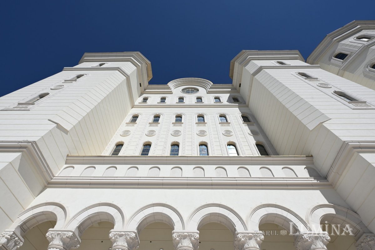 Toamna, anotimp al lucrării și al împlinirii la Catedrala Națională 375231