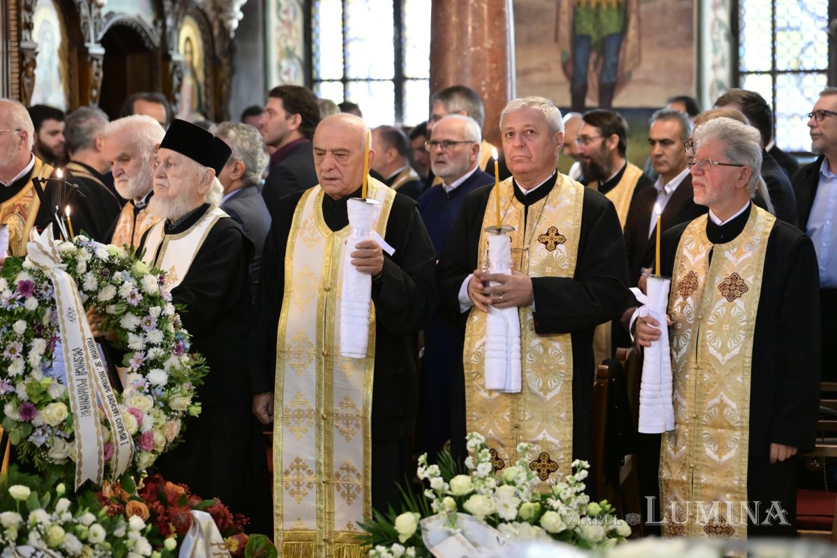 Înmormântarea unui preot profesor care a format generaţii de teologi 375612