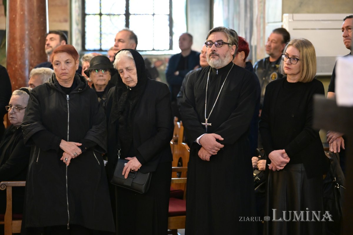 Înmormântarea unui profesor de muzică care a format generaţii de teologi 375614