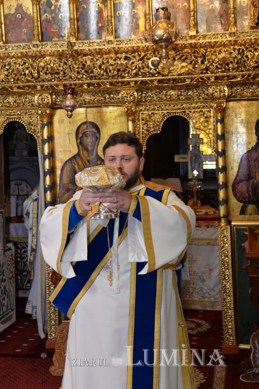 Mijlocirea Maicii Domnului, acoperământ și scut al credincioșilor 375557