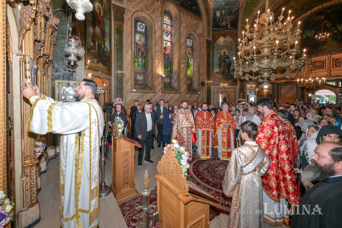 Biserica Zlătari din Bucureşti și‑a sărbătorit ocrotitorii spirituali 375764