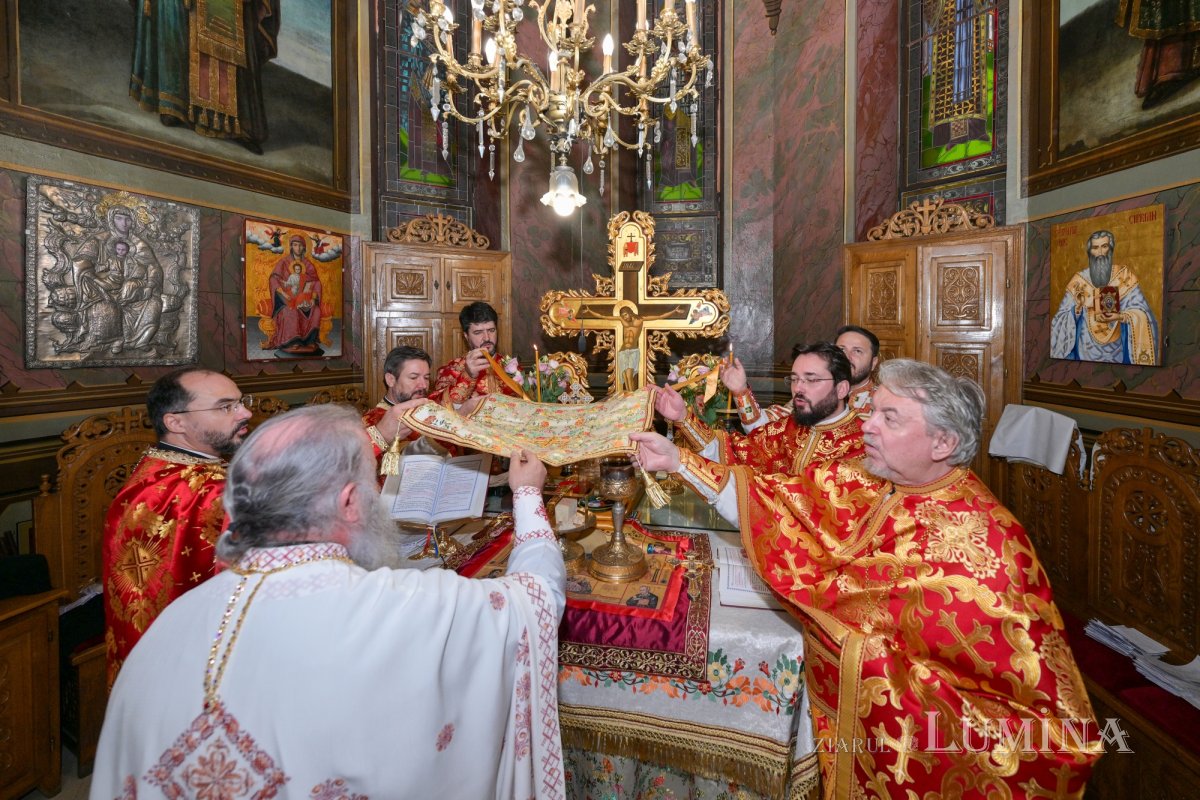 Biserica Zlătari din Bucureşti și‑a sărbătorit ocrotitorii spirituali 375798