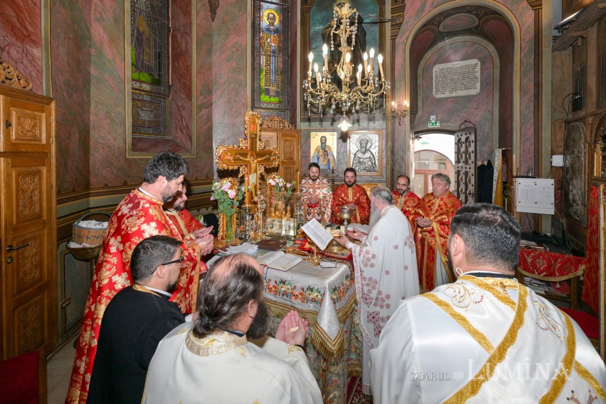 Biserica Zlătari din Bucureşti și‑a sărbătorit ocrotitorii spirituali 375800