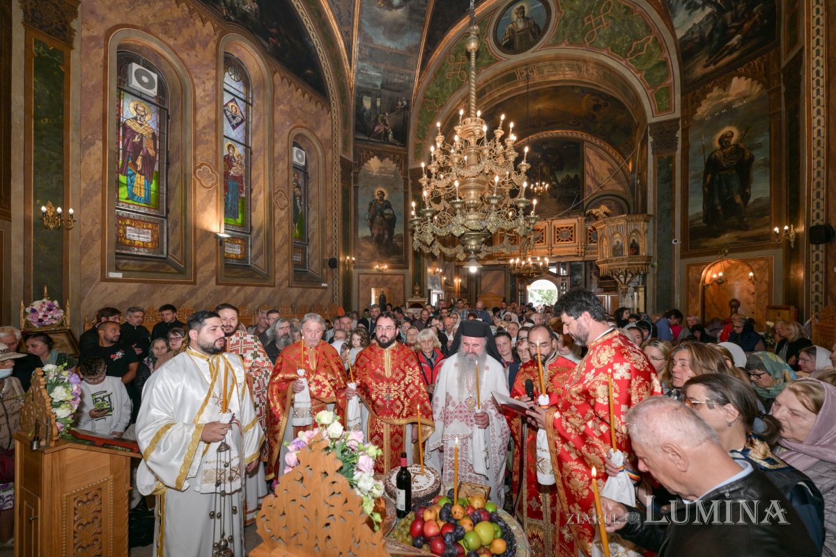Biserica Zlătari din Bucureşti și‑a sărbătorit ocrotitorii spirituali 375803