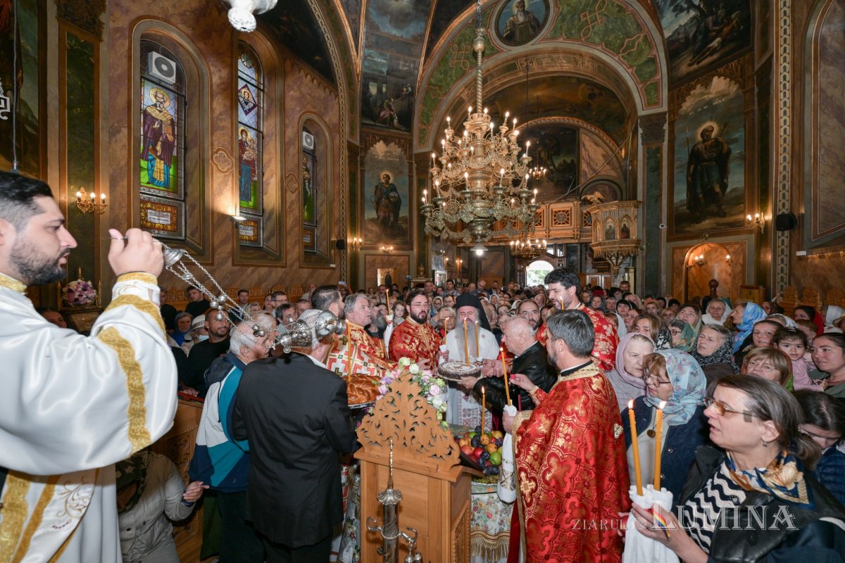 Biserica Zlătari din Bucureşti și‑a sărbătorit ocrotitorii spirituali 375805