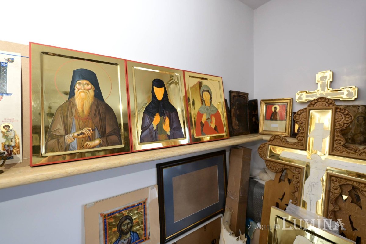 Sclipirile Luminii: În atelierul pictorilor iconari Mihaela şi Răzvan Bădescu 375579