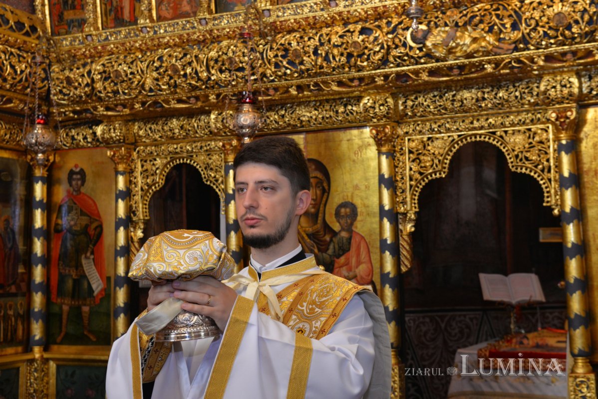 Iubirea sinceră de vrăjmași începe cu rugăciunea pentru aceştia 375925