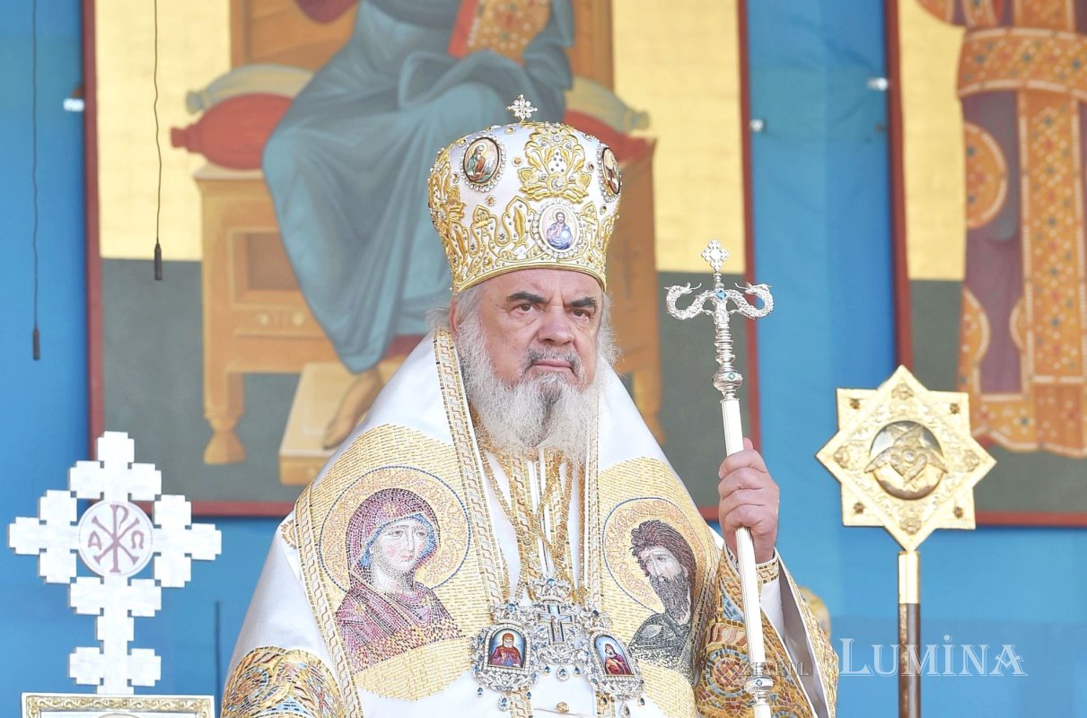Slujind în lumina Cuvântului  375907