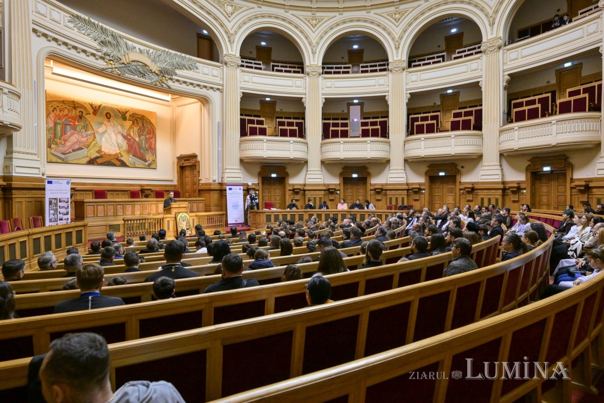 Premierea participanţilor la concursul „Fairplay și comuniune: familia, prima mea echipă” la Palatul Patriarhiei 376051