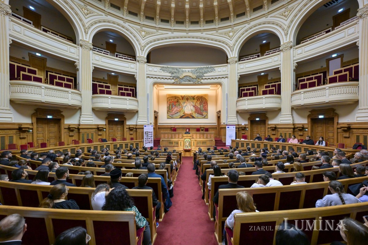 Premierea participanţilor la concursul „Fairplay și comuniune: familia, prima mea echipă” la Palatul Patriarhiei 376055