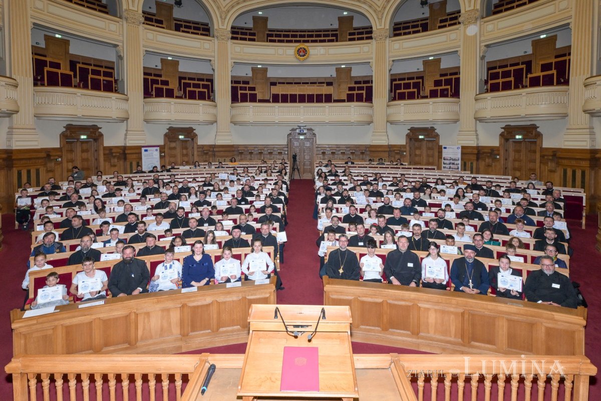 Premierea participanţilor la concursul „Fairplay și comuniune: familia, prima mea echipă” la Palatul Patriarhiei 376057