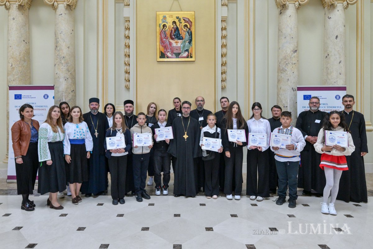 Premierea participanţilor la concursul „Fairplay și comuniune: familia, prima mea echipă” la Palatul Patriarhiei 376059
