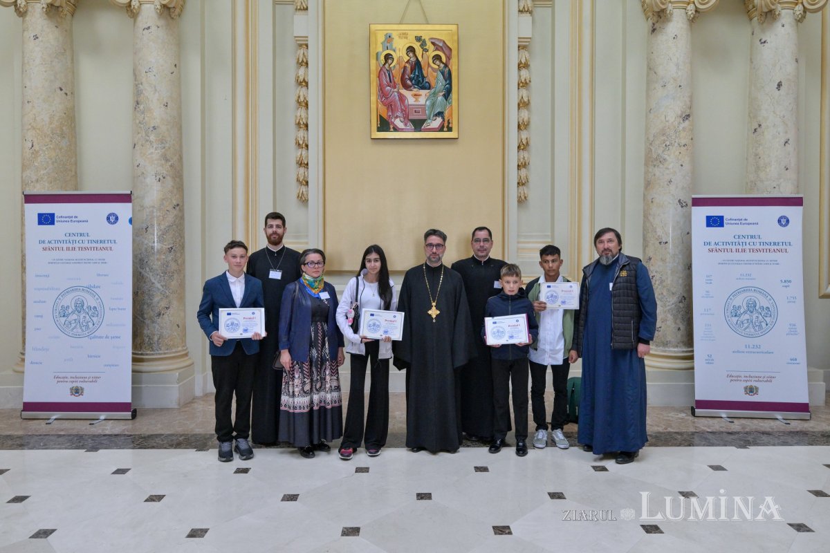 Premierea participanţilor la concursul „Fairplay și comuniune: familia, prima mea echipă” la Palatul Patriarhiei 376060