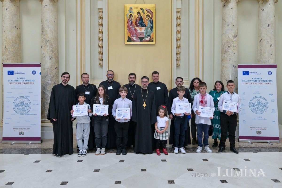 Premierea participanţilor la concursul „Fairplay și comuniune: familia, prima mea echipă” la Palatul Patriarhiei 376061