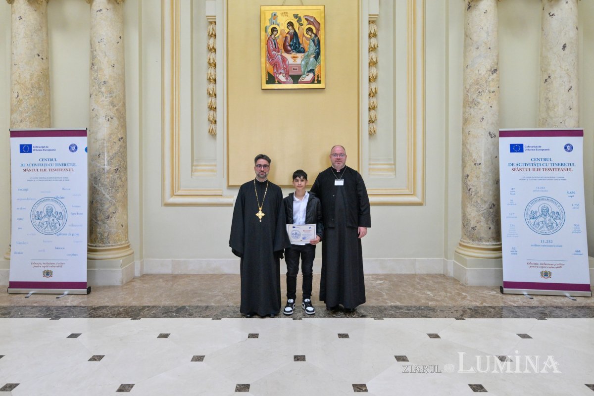 Premierea participanţilor la concursul „Fairplay și comuniune: familia, prima mea echipă” la Palatul Patriarhiei 376063
