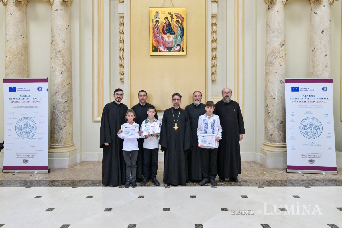 Premierea participanţilor la concursul „Fairplay și comuniune: familia, prima mea echipă” la Palatul Patriarhiei 376066