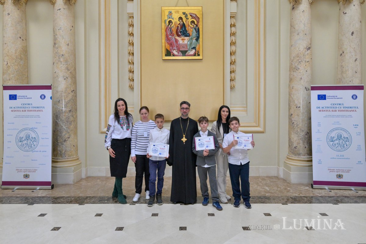 Premierea participanţilor la concursul „Fairplay și comuniune: familia, prima mea echipă” la Palatul Patriarhiei 376069