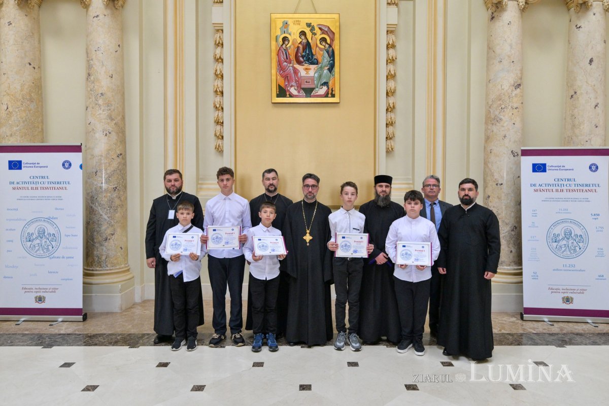 Premierea participanţilor la concursul „Fairplay și comuniune: familia, prima mea echipă” la Palatul Patriarhiei 376071
