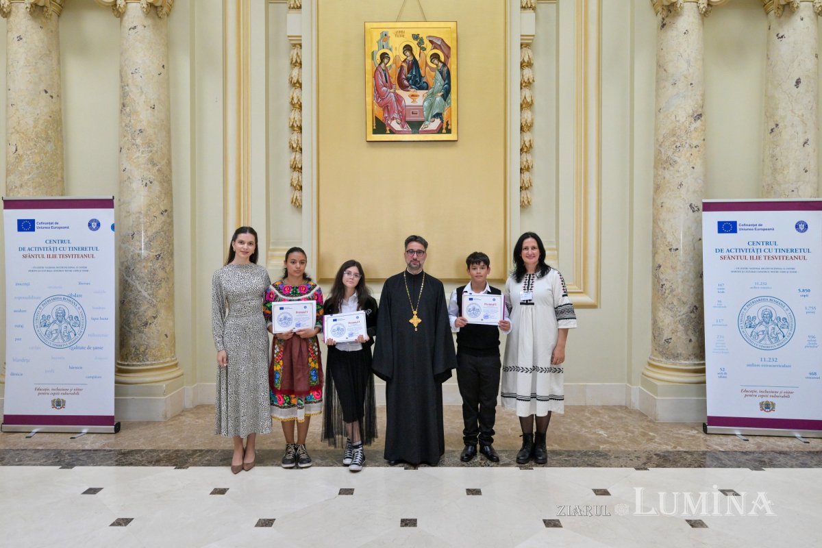 Premierea participanţilor la concursul „Fairplay și comuniune: familia, prima mea echipă” la Palatul Patriarhiei 376075