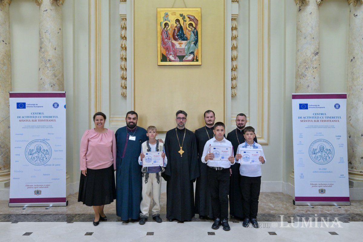 Premierea participanţilor la concursul „Fairplay și comuniune: familia, prima mea echipă” la Palatul Patriarhiei 376078