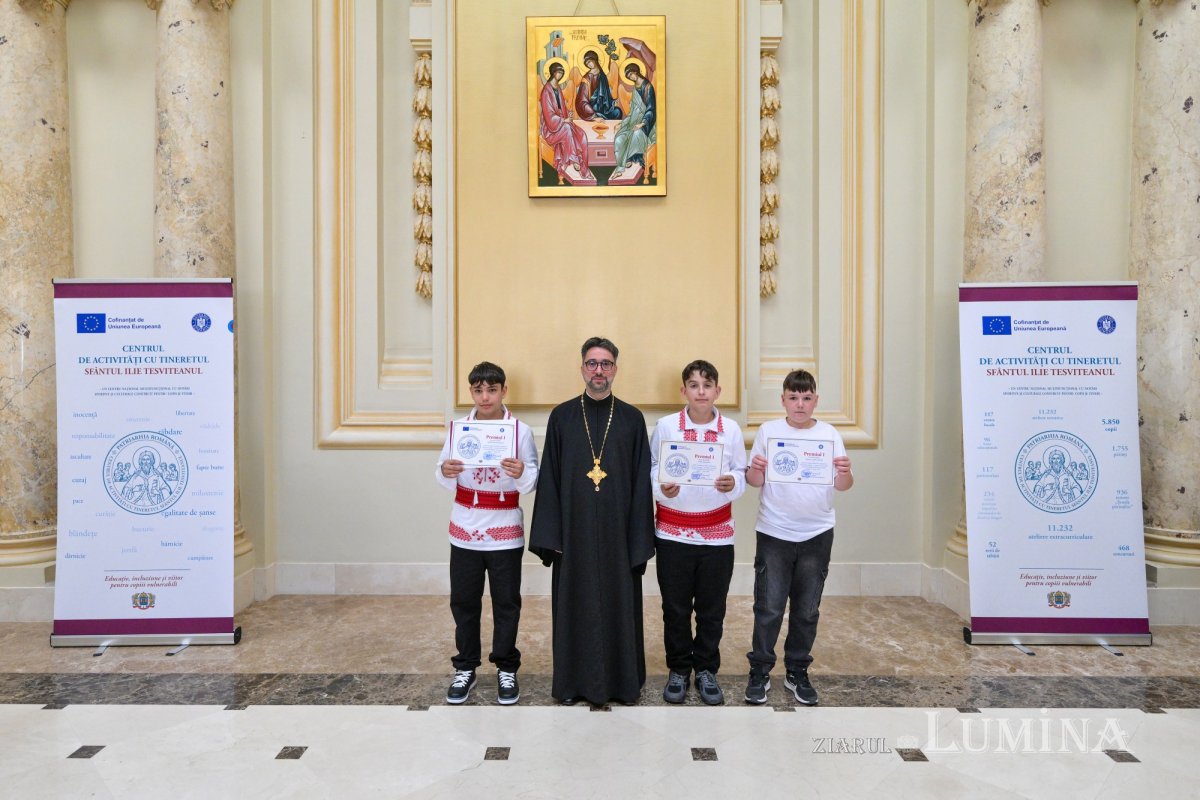 Premierea participanţilor la concursul „Fairplay și comuniune: familia, prima mea echipă” la Palatul Patriarhiei 376079