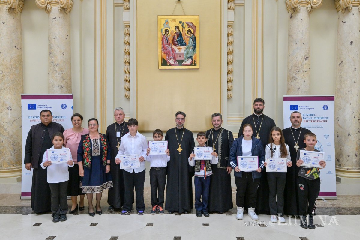 Premierea participanţilor la concursul „Fairplay și comuniune: familia, prima mea echipă” la Palatul Patriarhiei 376080