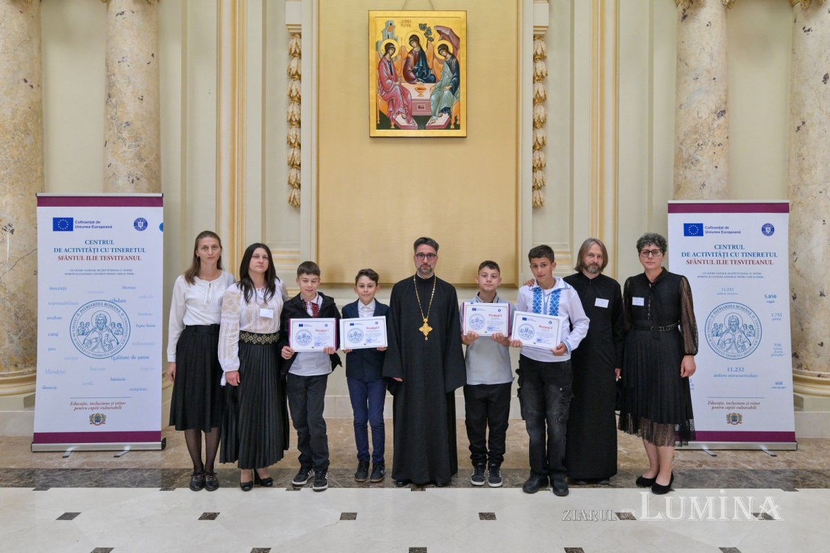Premierea participanţilor la concursul „Fairplay și comuniune: familia, prima mea echipă” la Palatul Patriarhiei 376081