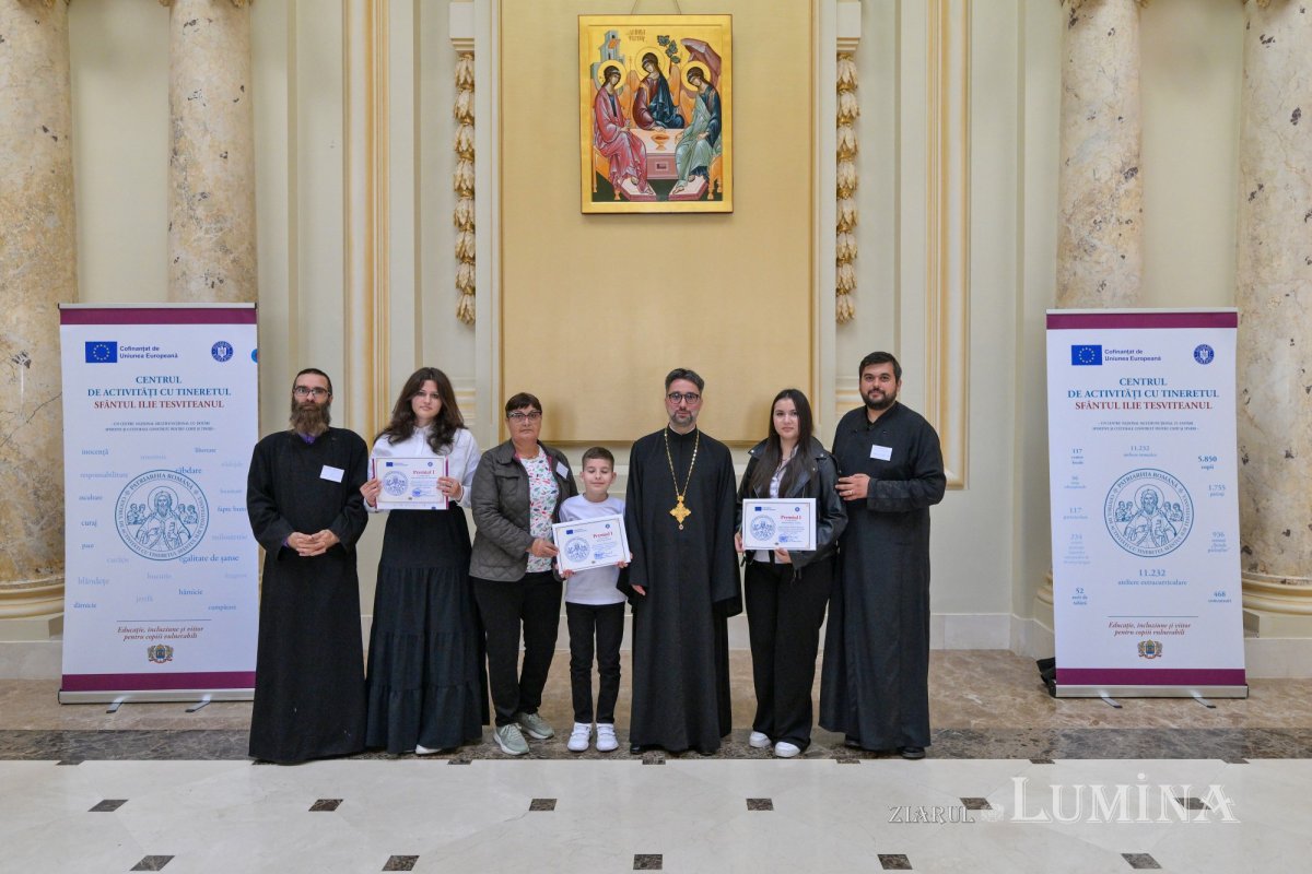 Premierea participanţilor la concursul „Fairplay și comuniune: familia, prima mea echipă” la Palatul Patriarhiei 376085