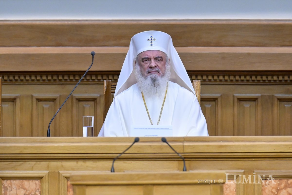 Vocația și misiunea familiei creștine azi, priorități ale lucrării pastorale a Bisericii 376205