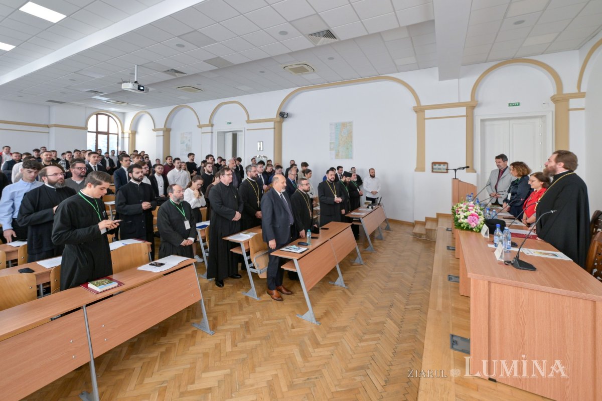 A treia sesiune de comunicări în cadrul Simpozionului Internațional de Teologie de la București 376299