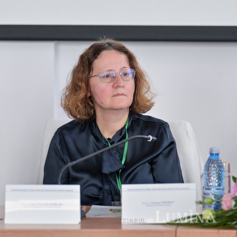 A treia sesiune de comunicări în cadrul Simpozionului Internațional de Teologie de la București 376317