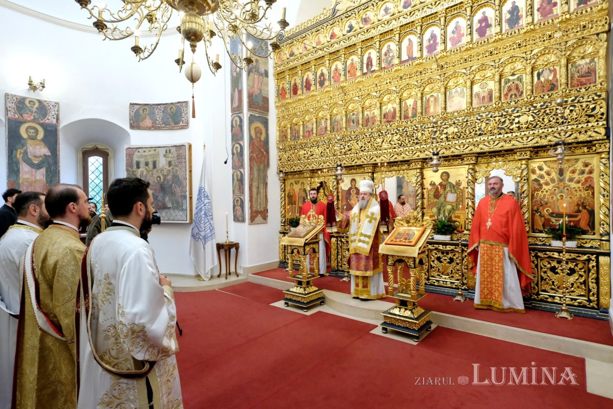 Preşedintele României la hramul bisericii Palatului Cotroceni 376328