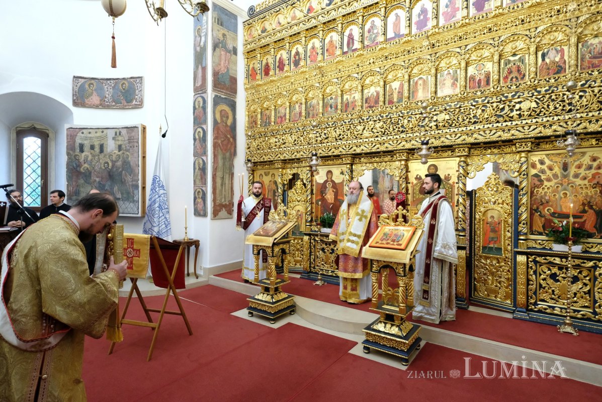 Preşedintele României la hramul bisericii Palatului Cotroceni 376330