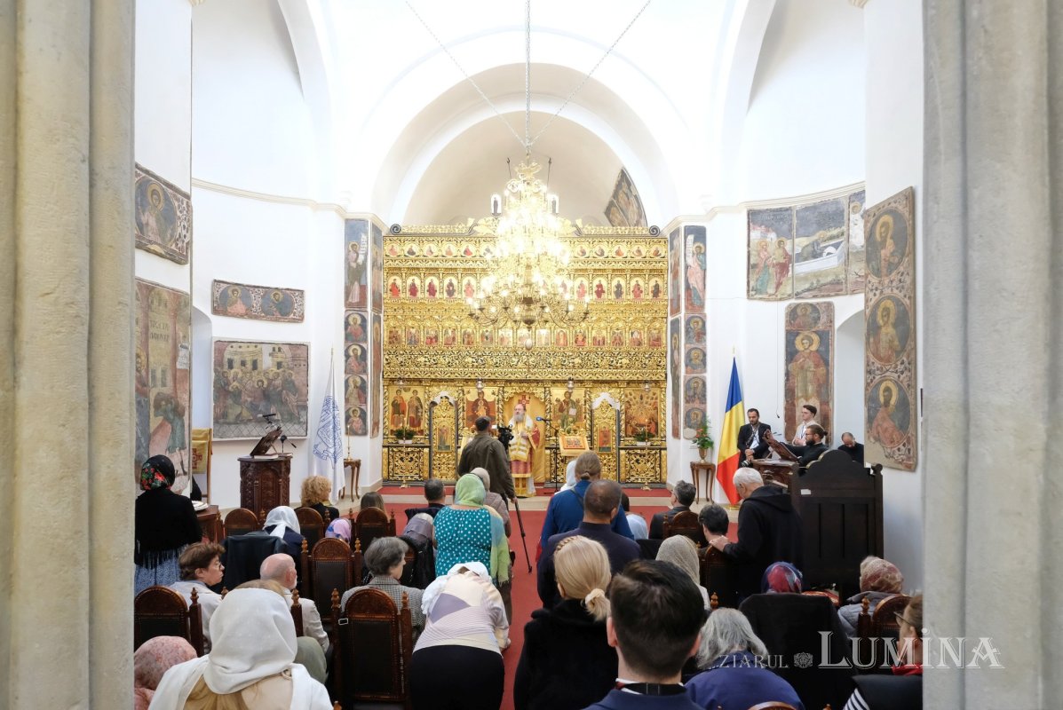 Preşedintele României la hramul bisericii Palatului Cotroceni 376332