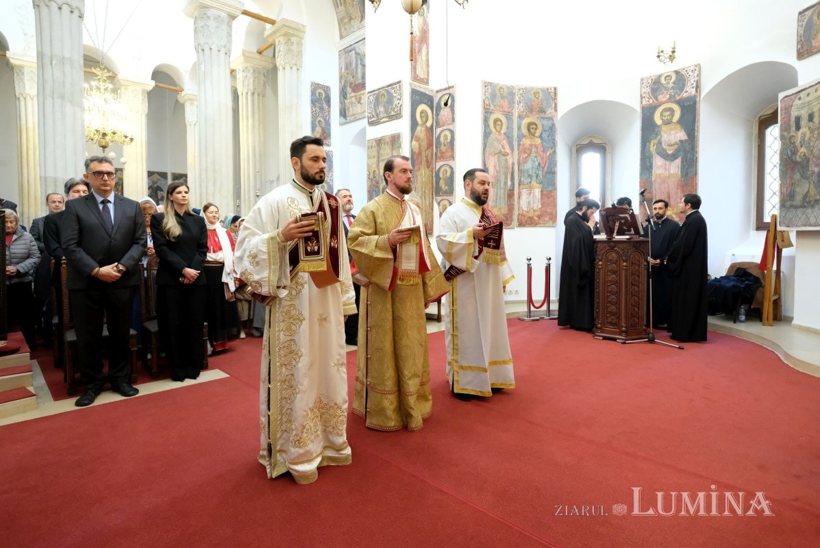 Preşedintele României la hramul bisericii Palatului Cotroceni 376334
