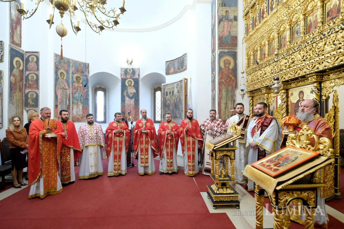 Preşedintele României la hramul bisericii Palatului Cotroceni 376335