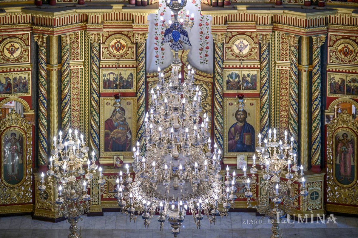 Sclipirile Luminii: Catedrala „Naşterea Domnului” din Brăila 376509