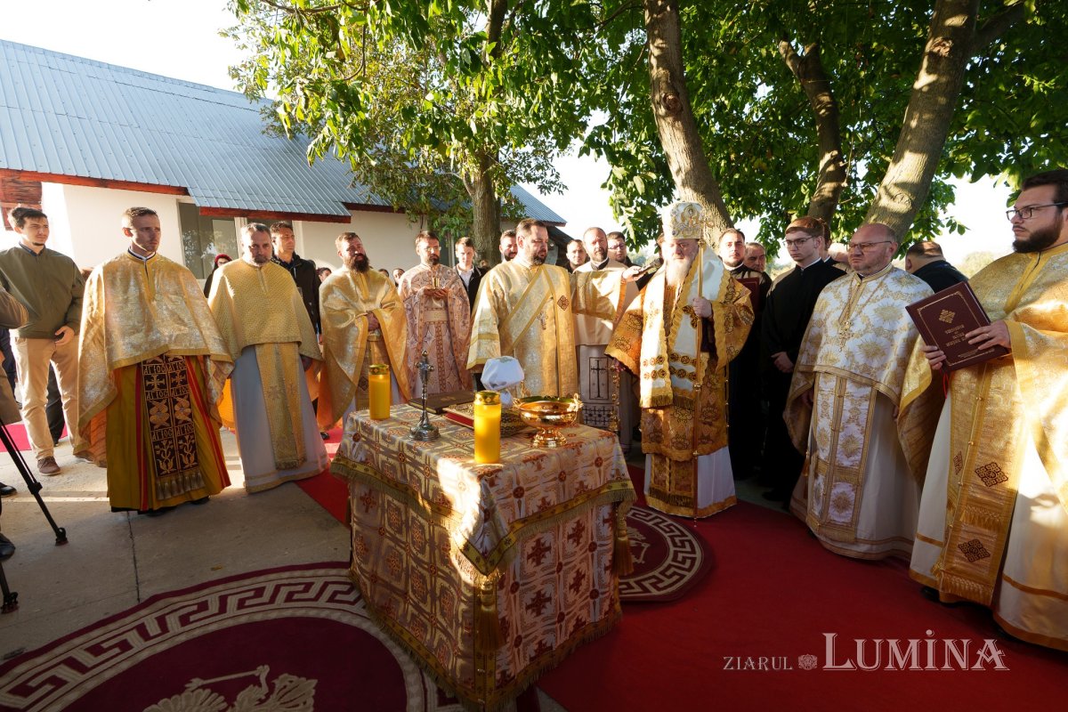 Popas de slujire şi sfinţirea bisericii unei comunităţi din Prahova 376635