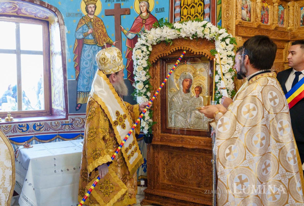 Sfinţirea bisericii unei comunităţi din Prahova 376725