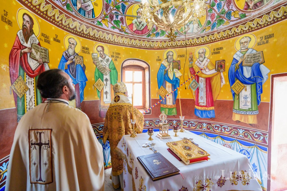 Sfinţirea bisericii unei comunităţi din Prahova 376726