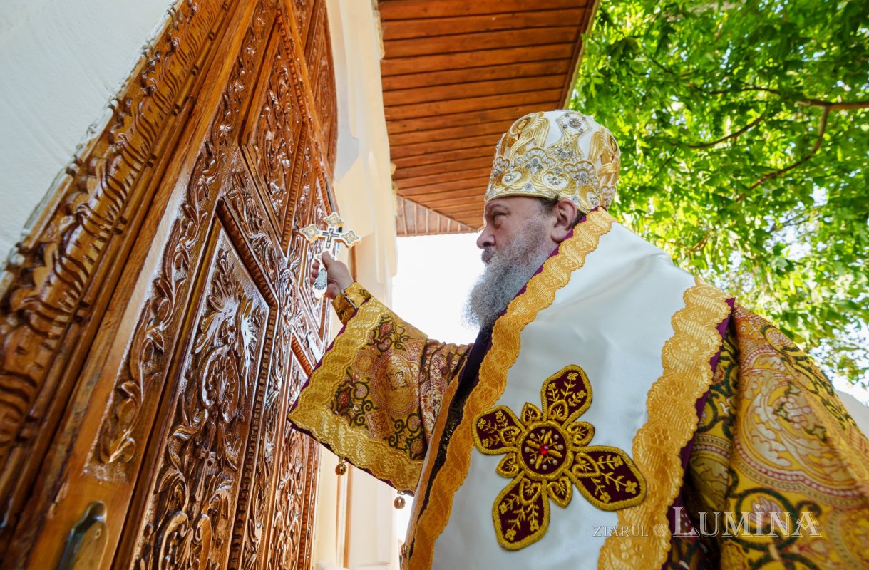 Sfinţirea bisericii unei comunităţi din Prahova 376730