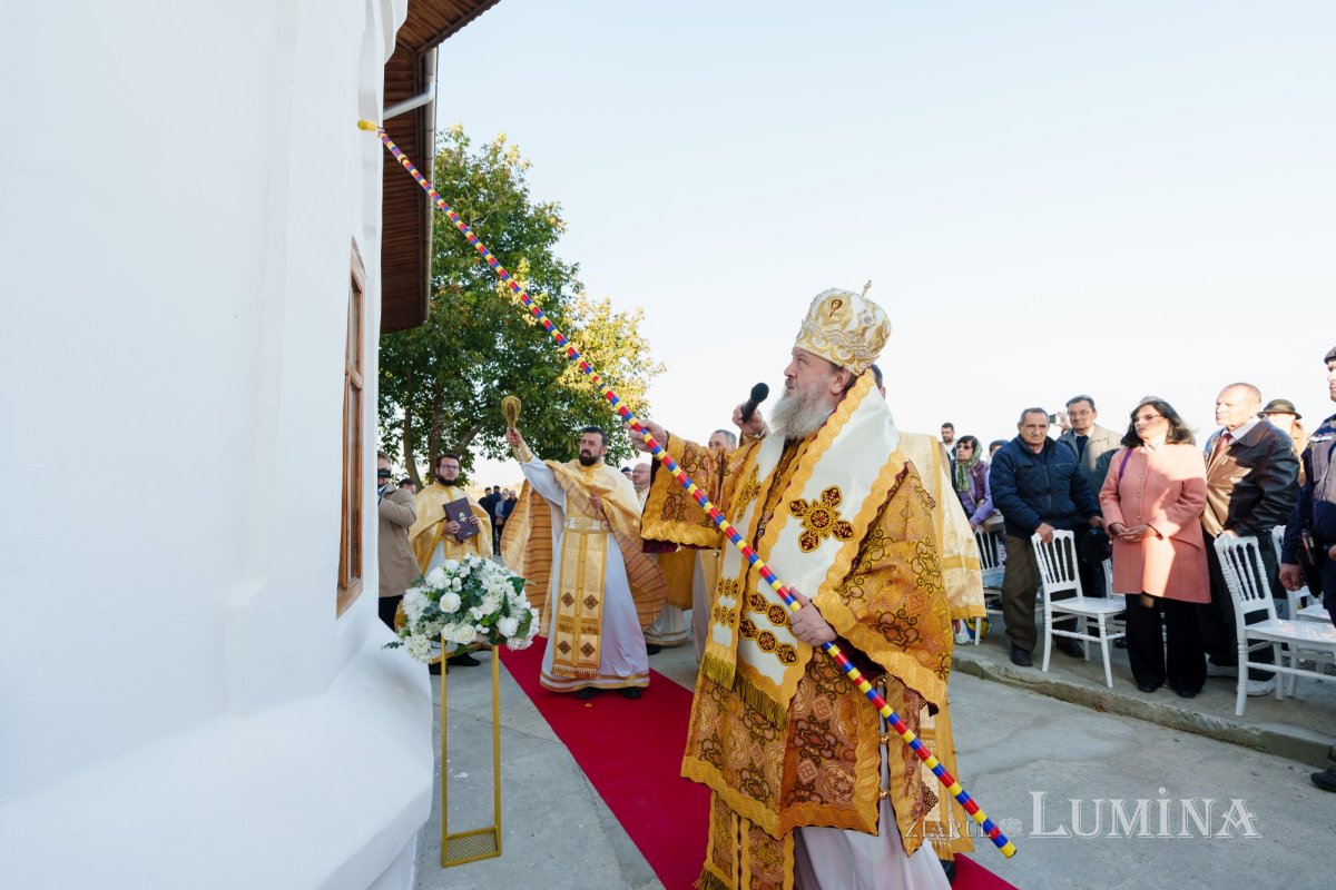 Sfinţirea bisericii unei comunităţi din Prahova 376731