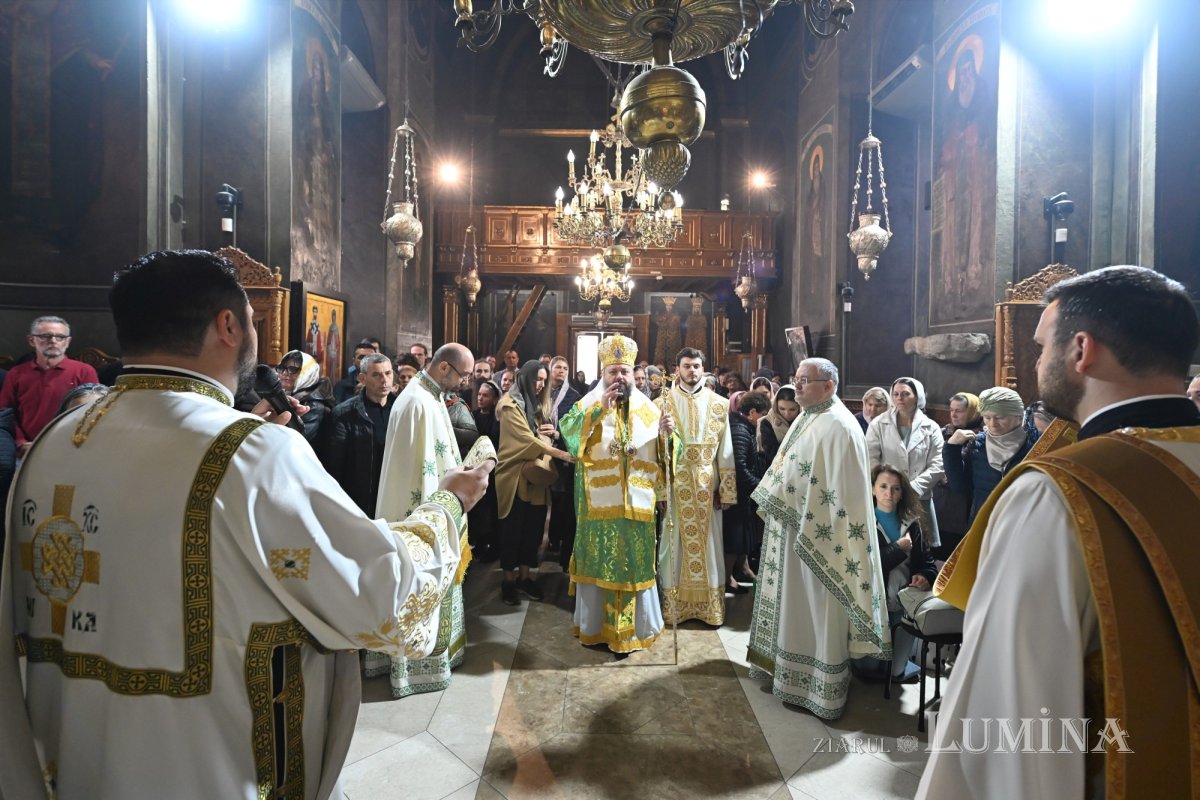 Popas de rugăciune la Parohia „Sfântul Anton”-Curtea Veche din București 376992
