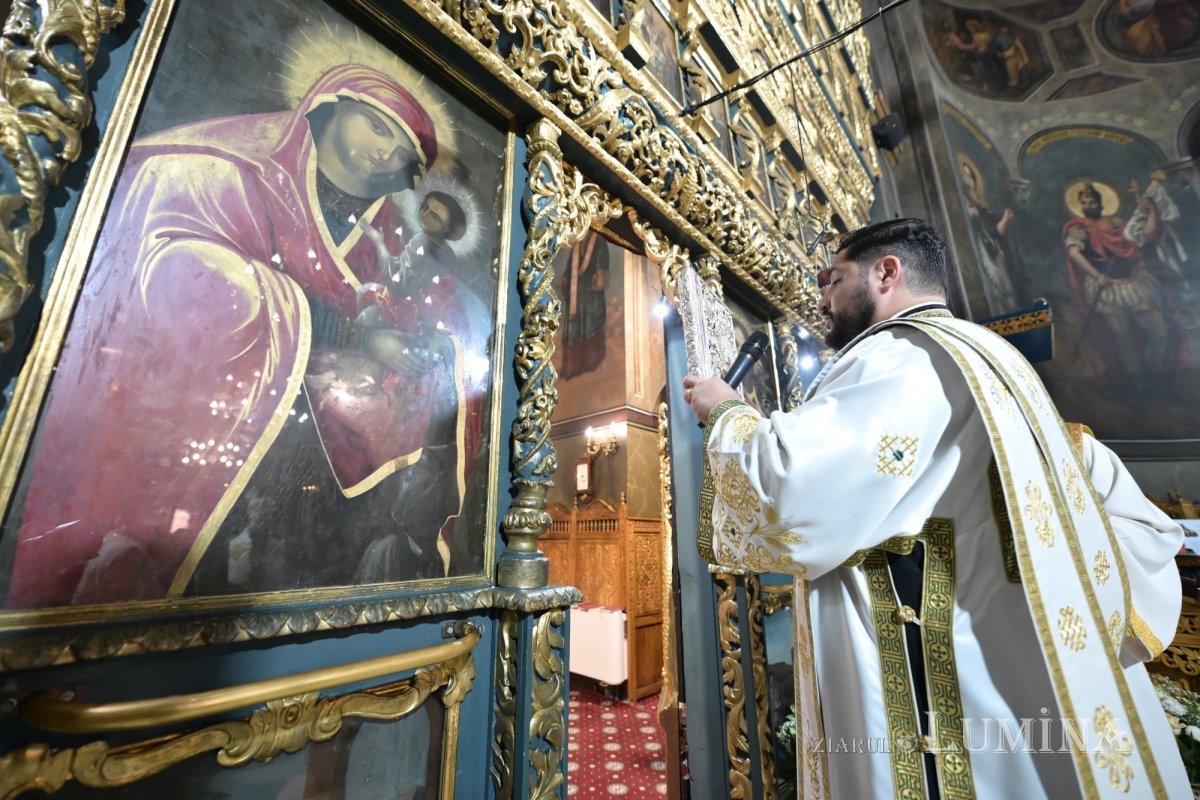 Popas de rugăciune la Parohia „Sfântul Anton”-Curtea Veche din București 376996
