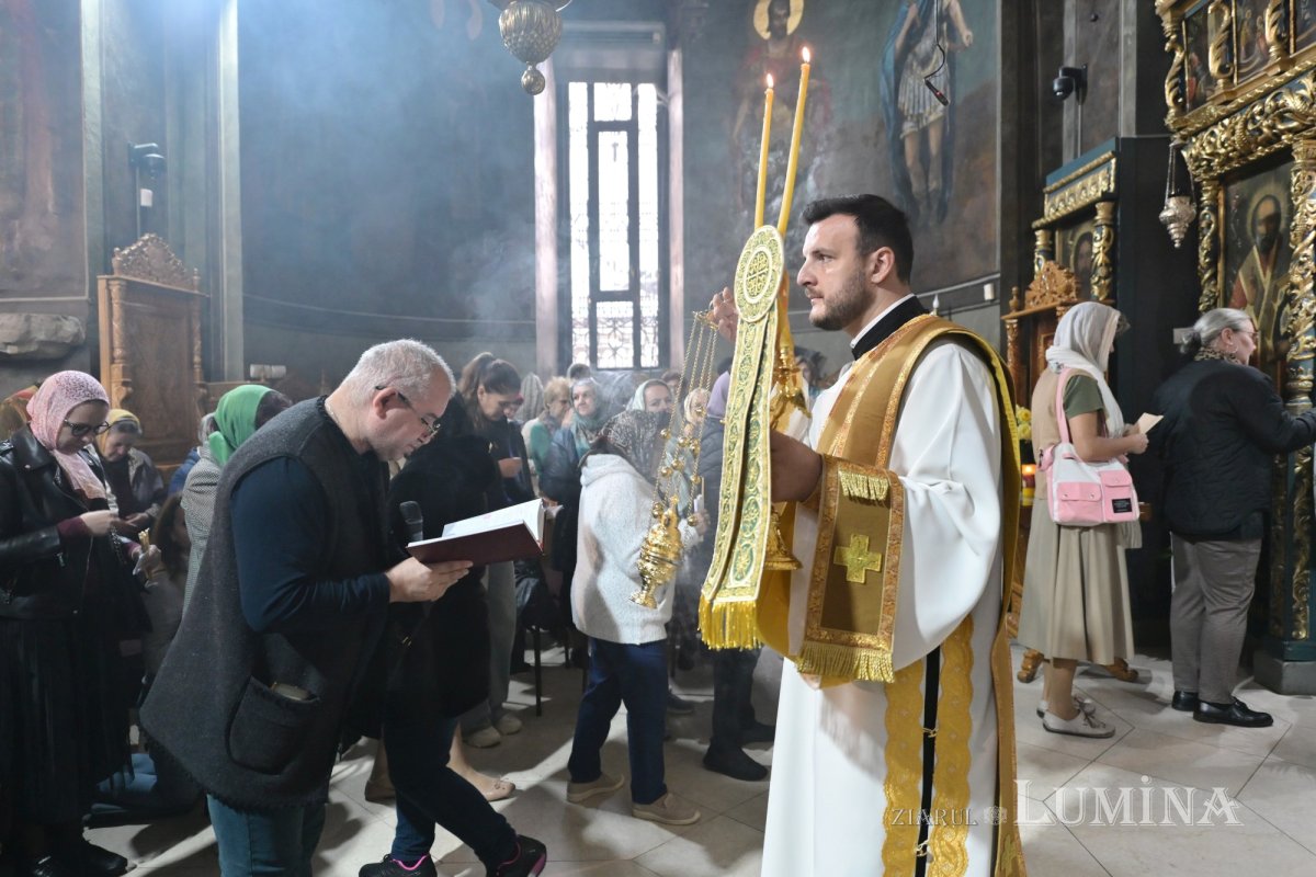 Popas de rugăciune la Parohia „Sfântul Anton”-Curtea Veche din București 376999