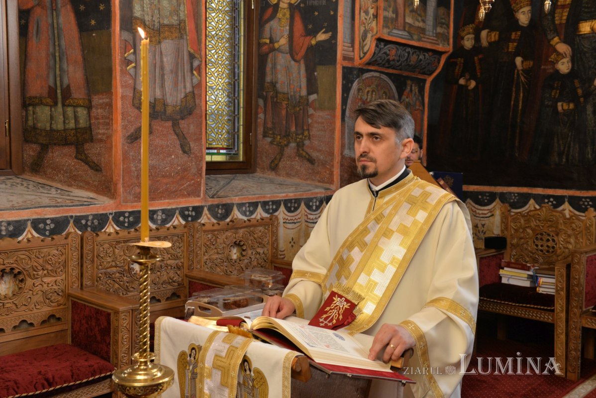 „Când durerea omului se află la limita răbdării, Dumnezeu intervine cu milostivirea Sa” 377324