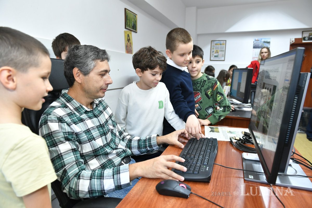 Elevi bucureșteni, în vizită la instituțiile media ale Patriarhiei Române 377550